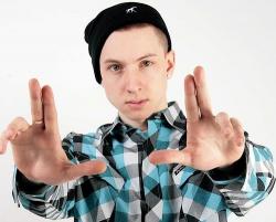 Biography Nel