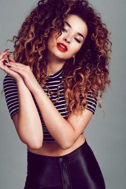 Biography Ella Eyre