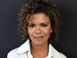 Biography Nívea Soares
