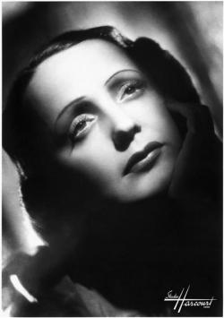 Biography Edith Piaf