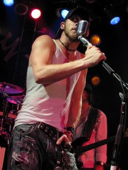 Biography Brantley Gilbert